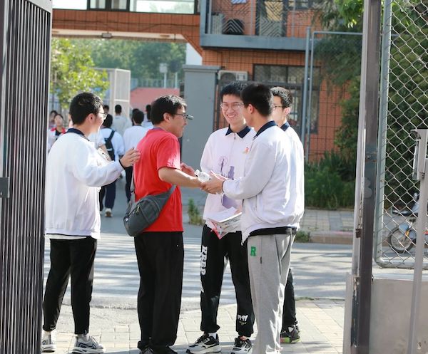 直击高考第二天：青春向上 时光不负追梦人——邯郸市第四中学