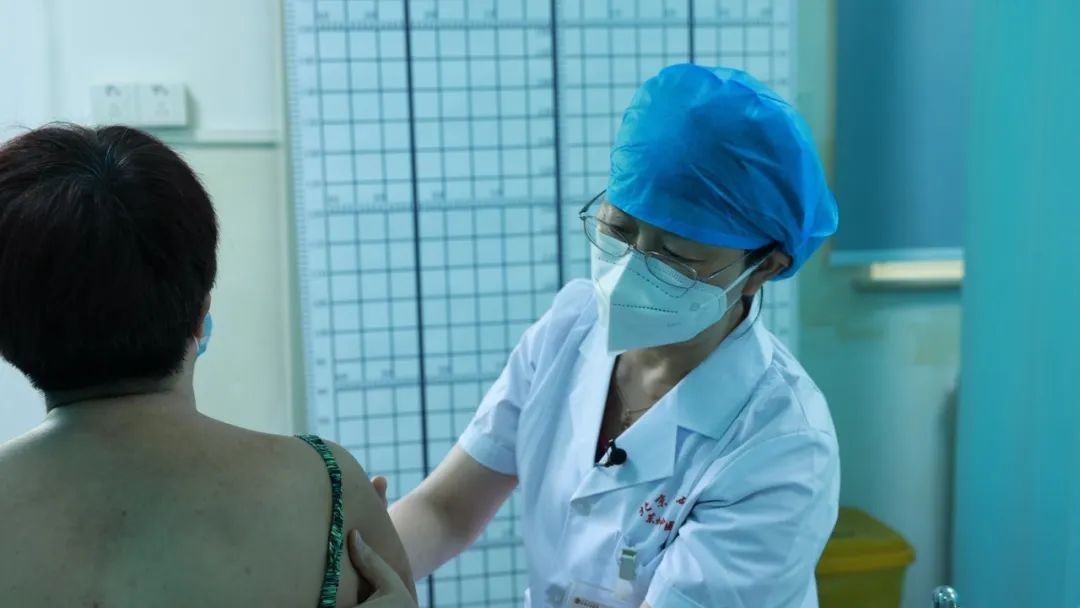 东城中医医院特聘专家华英做客《记忆·国医》：不是所有的肩痛都是肩周炎