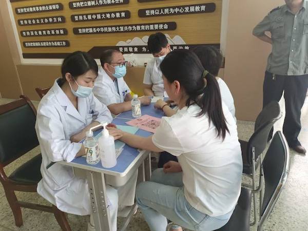 关爱学生幸福成长·健康篇Ⅰ健康生活，快乐工作——邯郸市丛台区实验中学邀请河北工程大学附属医院进校开展健康义诊活动