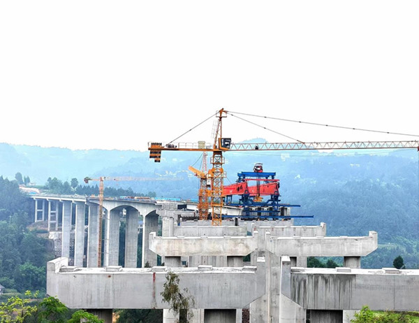 ​四川苍溪县：攻坚克难 苍巴高速公路加快推进