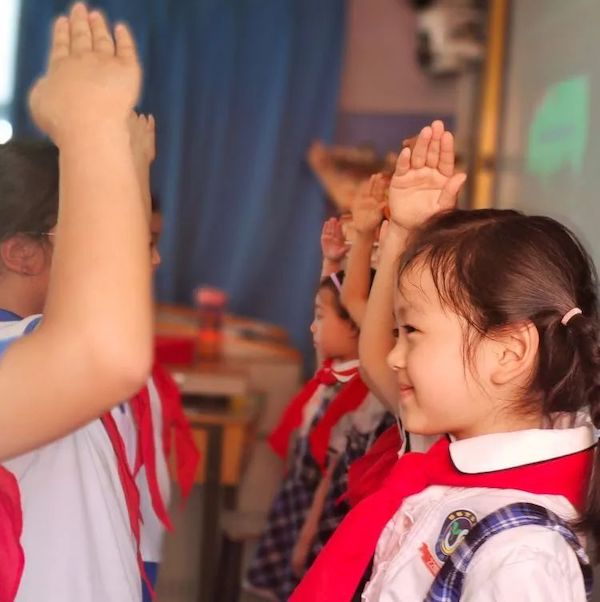 【童心向党·快乐成长】 邯郸市实验小学举行2022级入队仪式