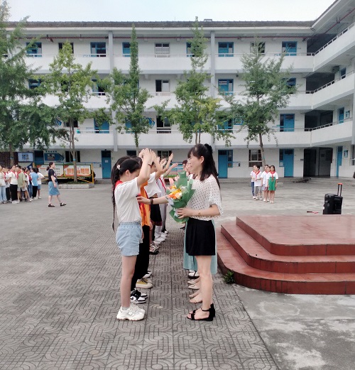 告别母校，放飞理想——彭州航空动力园区实验小学六年级2017级毕业典礼