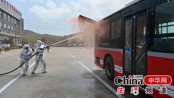 烟台公交集团开展2023年“安全生产月”综合应急演练 筑牢安全防线