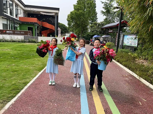 来实小邂逅浪漫的劳动之旅吧———彭州市实验小学幸福田园劳动实践活动进行时