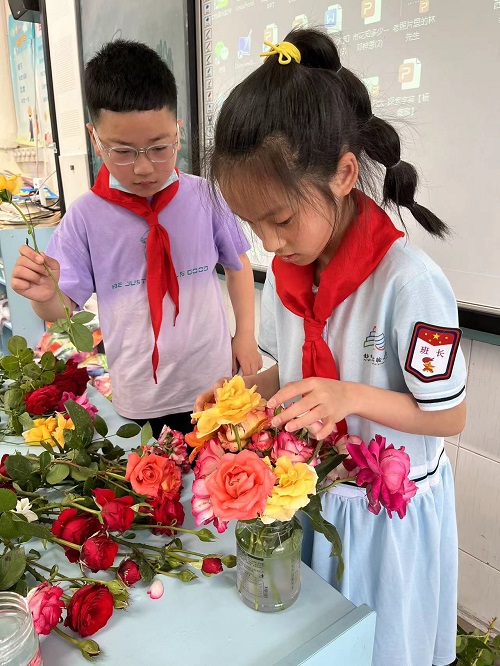 来实小邂逅浪漫的劳动之旅吧———彭州市实验小学幸福田园劳动实践活动进行时