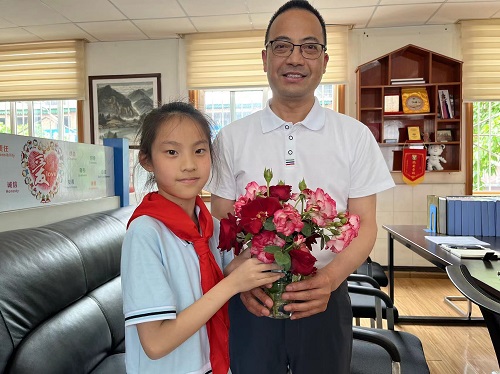 来实小邂逅浪漫的劳动之旅吧———彭州市实验小学幸福田园劳动实践活动进行时