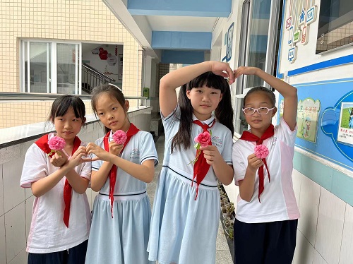 来实小邂逅浪漫的劳动之旅吧———彭州市实验小学幸福田园劳动实践活动进行时