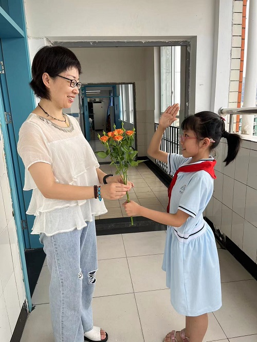 来实小邂逅浪漫的劳动之旅吧———彭州市实验小学幸福田园劳动实践活动进行时