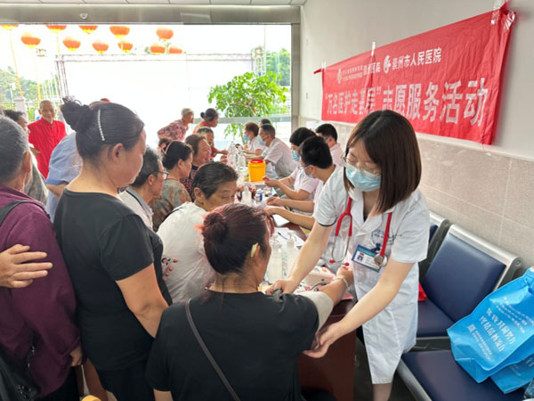 崇州市人民医院开展“万名医护走基层”志愿服务活动
