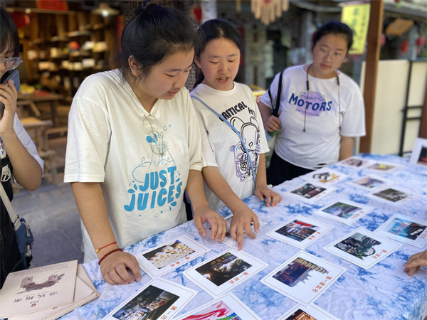 双流黄龙社区开展传播黄龙历史 赓续地名文脉进景区活动