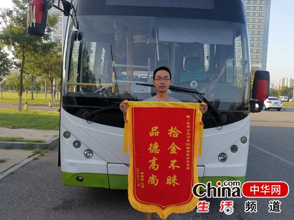 【乐善公交人】救助乘客 拾金不昧 暖心公交故事层出不穷