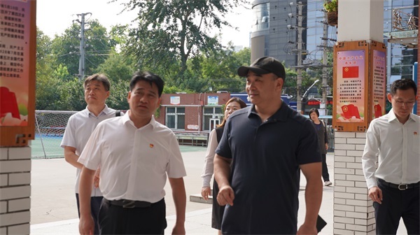邯郸市邯山区教体局领导先后到实验小学调研指导开学工作
