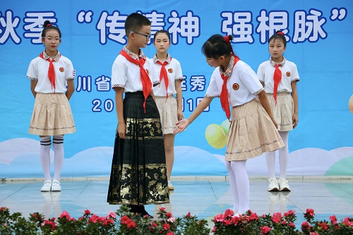 梦想之“成”  万千气象——多图直击延秀娃元气满满的开学第一天