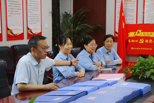 心系教育 情暖园丁丨邯郸市邯山区教体局领导到滏河学校慰问教师