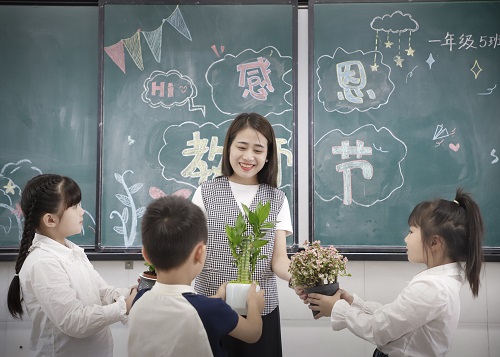 定格·美好——彭州市天府路小学庆祝第39个教师节