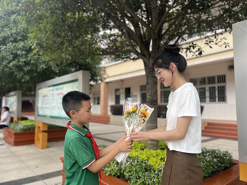 定格·美好——彭州市天府路小学庆祝第39个教师节
