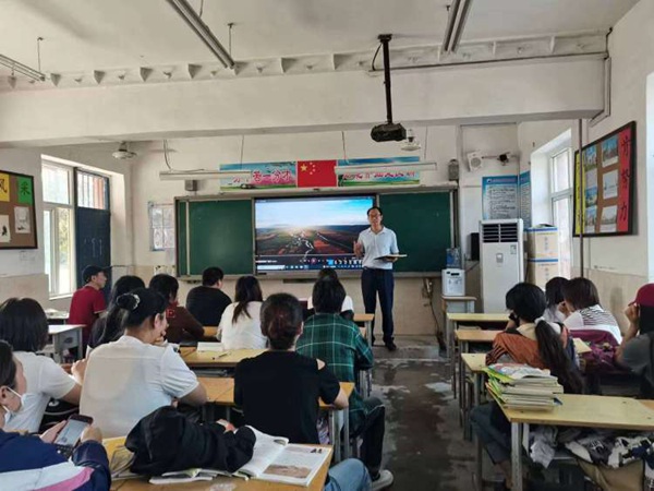 家校同心  “推普”先行一一邯郸市丛台区北湖中学普通话推广家长会活动记实