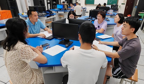 成都石化工业学校赴成都现代制造职业技术学校交流学习