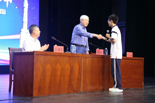 发展科技特色 弘扬航天精神——邯郸市第二中学