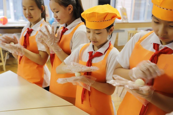 【双争有我】巧手做月饼 浓情迎中秋——邯郸市丛台区曙光第二小学 “我们的节日”中秋主题系列活动