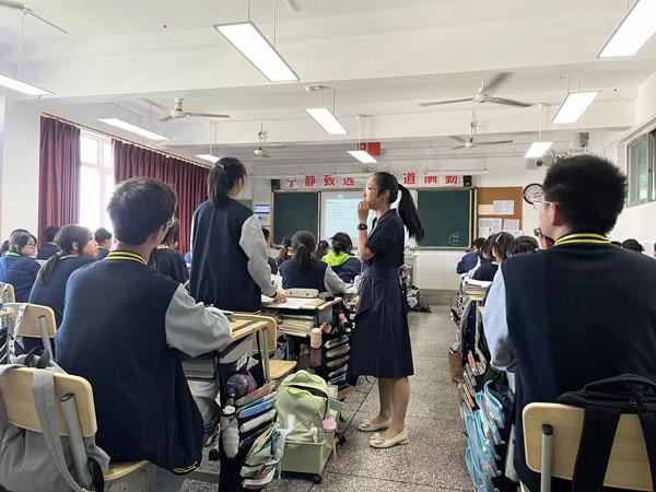 崇州市蜀城中学青年教师赴成都市武侯高级中学跟岗学习（第二天）