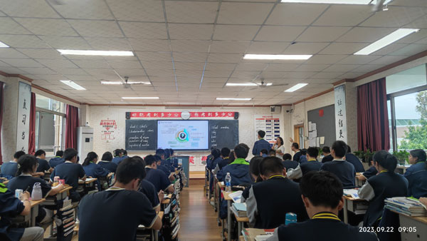 崇州市蜀城中学青年教师赴成都市武侯高级中学跟岗学习（第二天）
