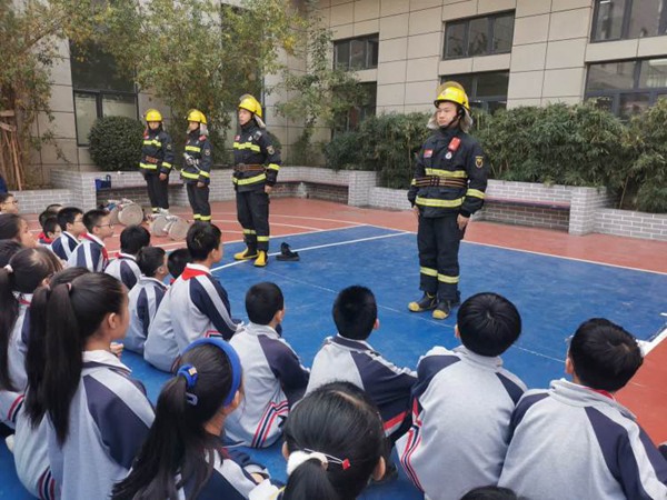 消防体验零距离，致敬最美逆行者——邯郸市丛台区连城小学参观丛台北路消防救援站