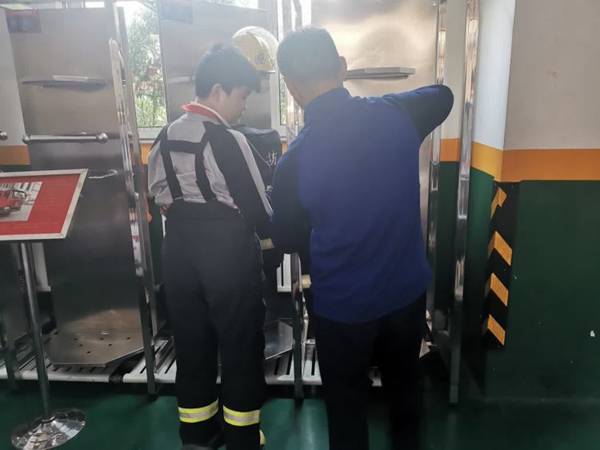 消防体验零距离，致敬最美逆行者——邯郸市丛台区连城小学参观丛台北路消防救援站