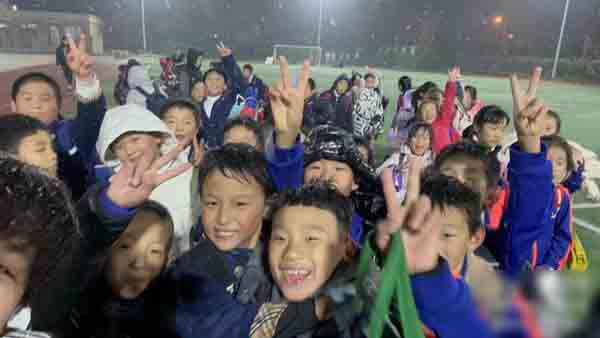 双冠佳绩——赛场捷报！邯郸市丛台区荀子实验第二小学学生喜获丛台区健身U系列“赵都杯”暨“奔跑吧·少年”足球赛“双冠”佳绩