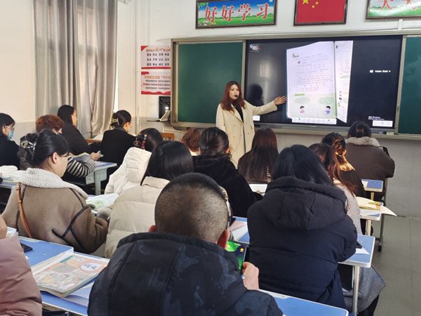 家校共育，静待花开——邯郸市外国语小学家长会