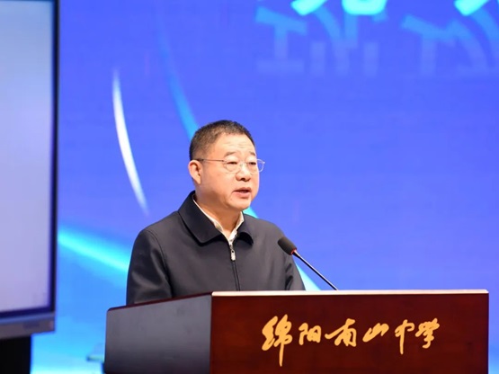 “教”以潜心、 “研”以致远