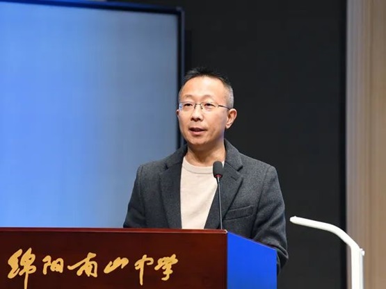 “教”以潜心、 “研”以致远