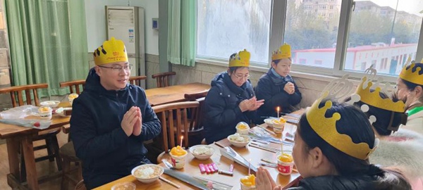 温馨生日会，情暖教师心——邯郸市丛台区连城小学12月份教职工集体生日会