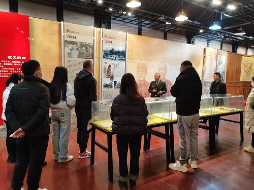 彭州市军乐小学党支部参观刘邓潘起义旧址开展党性体验活动