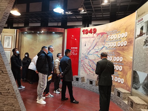 彭州市军乐小学党支部参观刘邓潘起义旧址开展党性体验活动