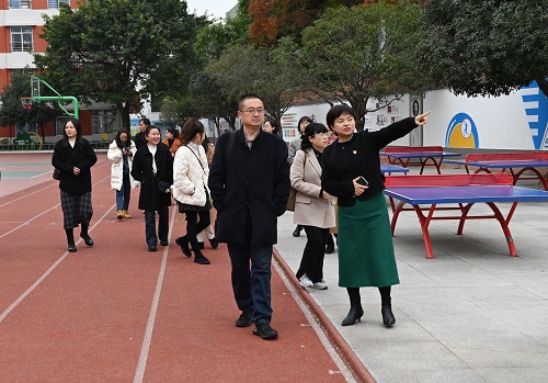 “委”以重任 “育”见美好——彭州市实验小学召开新一届校级家委会暨膳食委员会