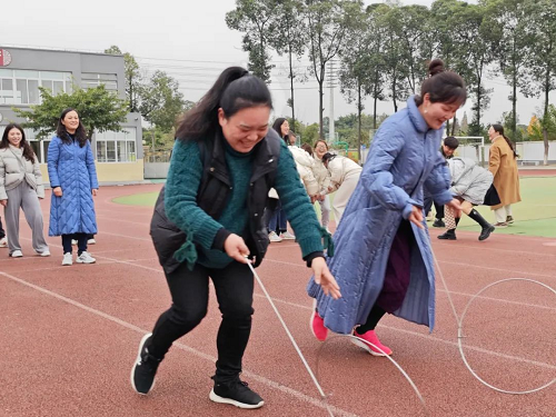 彭州市七一小学开展2023年教职工趣味运动会