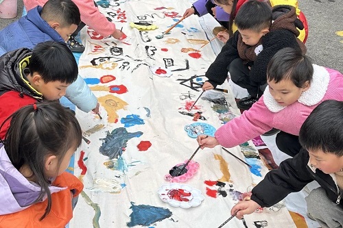 彭州市实验幼儿园举行2023年“幸福过新年 ‘庙’趣横生”亲子游园活动