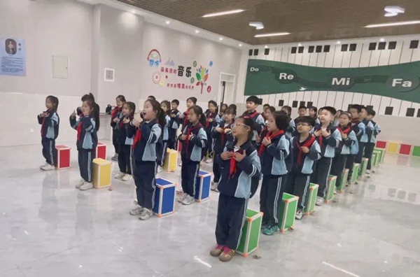 “用心唱响，用爱分享”邯郸市丛台区实验第三小学合唱社团第二期