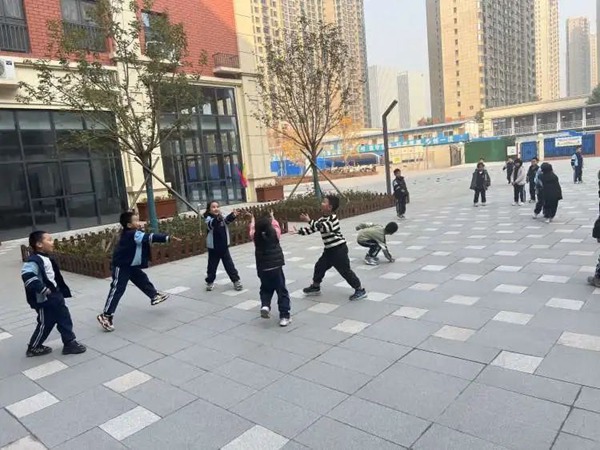 身体动起来 笑脸扬起来——邯郸市丛台区实验第三小学常态开展一日常规体育活动