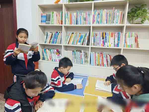 邯郸市邯山区明珠实验小学“十百千万”书香阅读工程之书香班级风采展示-----六年级5班