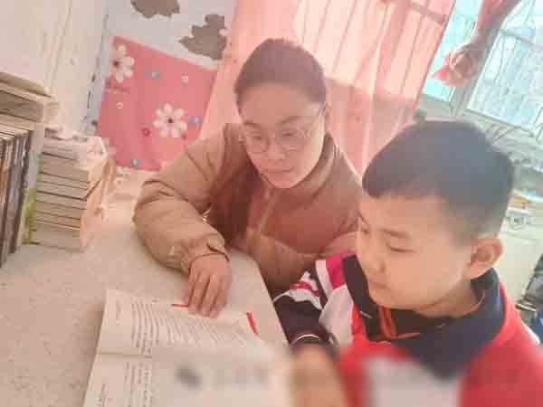 邯郸市邯山区明珠实验小学“十百千万”书香阅读工程之书香班级风采展示-----六年级5班