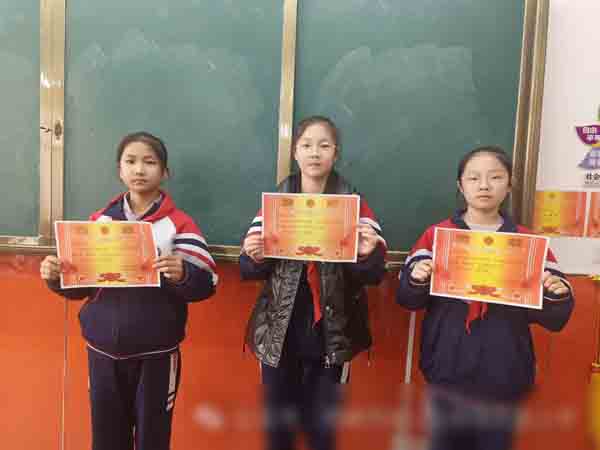 邯郸市邯山区明珠实验小学“十百千万”书香阅读工程之书香班级风采展示-----六年级5班