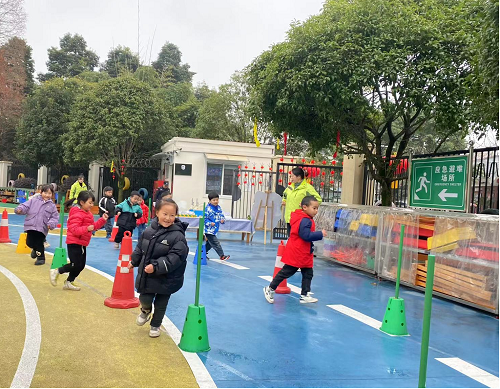 聚焦奔跑 共研共学————彭州市隆丰幼儿园健康联组活动