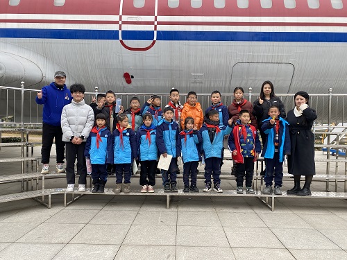 彭州航空动力园区实验小学开展航空科技社团课