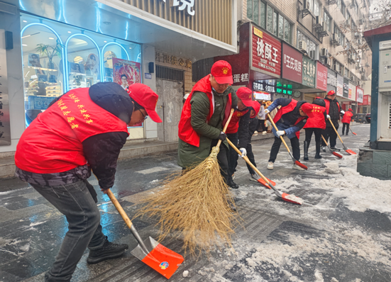 武陵区自然资源局：志愿“红”严寒清出“暖心路”
