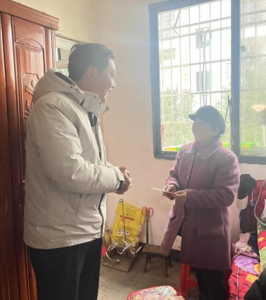 新春慰问暖人心 幸福敲门过大年