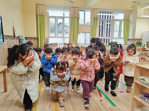 彭州市三界幼儿园开展消防疏散演练