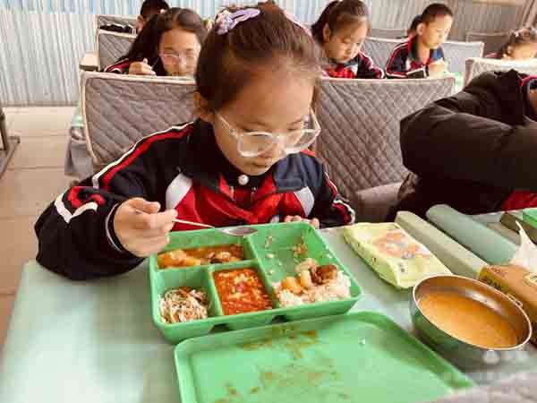祥龙昂首春开步 扬鞭逐梦赴新程——邯郸市丛台区春光小学2024年春季开学第一天