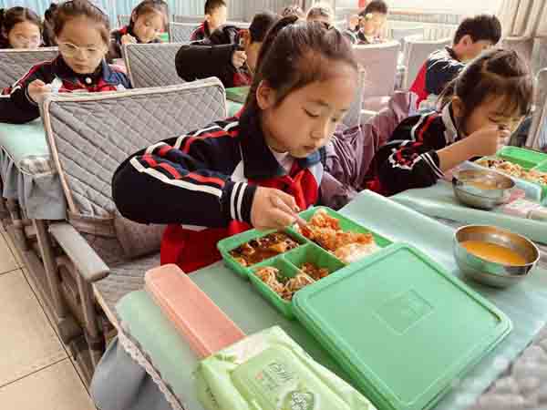 祥龙昂首春开步 扬鞭逐梦赴新程——邯郸市丛台区春光小学2024年春季开学第一天